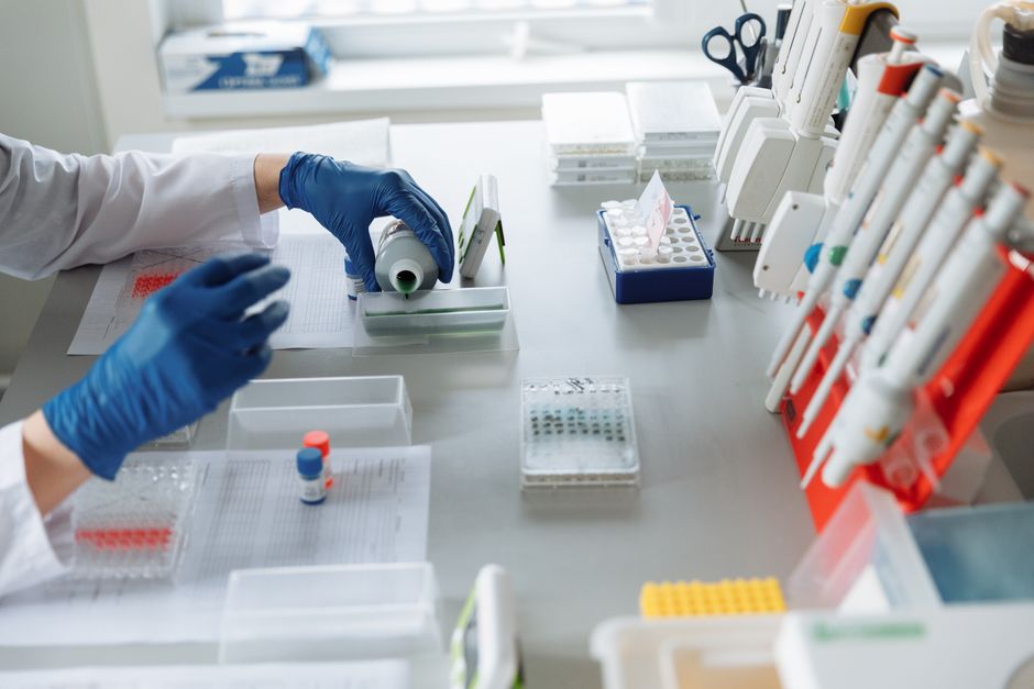 The Complete Advanced Thyroid Panel for Men Over 45: What to Test Beyond TSH