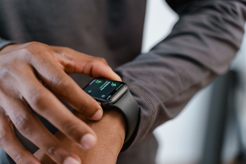 Smartwatch vs. Fitness Band vs. Smart Ring: Which Form Factor Is Best for Health Tracking Over 50?